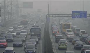 بكين تحظر السيارات الملوثة عند إصدار تحذير تلوث الهواء