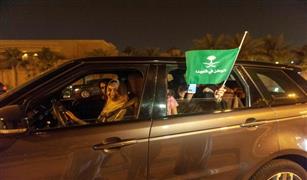 بالصور السعوديات  يبدين  فرحتهن  في اول فجر قيادة سيارة