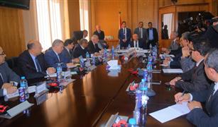 وزير النقل "الجديد " يعقد اجتماعا موسعا مع رئيس وقيادات هيئة السكك الحديدية  