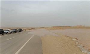 الحالة المرورية: اغلاق ٣ طرق صحراوية بسبب السيول وإعادة فتح ٥ طرق أخرى .