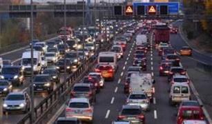 دراسة أمريكية: تطبيقات خدمات النقل الذكي تزيد الأزمة المرورية بدلا من حلها