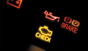 سبب إضاءة لمبة التشيك في سيارتك عند سرعة 100 أو 120 وزيادة استهلاك الوقود