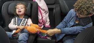 أطفالك الجالسين في المقاعد الخلفية نصائح لتأمينهم بالسيارة