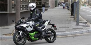 لأول مرة عالميًا Kawasaki Ninja 7 HEV أول دراجة رياضية هجينة في العالم/فيديو
