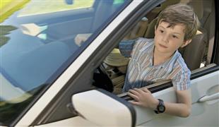 احذر ترك سيارتك لابنك.. عقوبة مشددة للقيادة بدون رخصة تحت السن القانوني