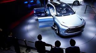 شركة صينية تقهر «تسلا» وتصبح صانع السيارات الكهربائية الأكثر شعبية في العالم