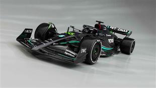 مرسيدس يعود للون الأسود في تصميم الشعارات والشكل الخارجى للسيارة بالموسم الجديد من سباقات فورمولا-1