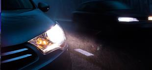 لماذا ينخفض نور «الكشافات» في سيارتكِ مع الوقت؟.. خبير يكشف عن مفاجآت