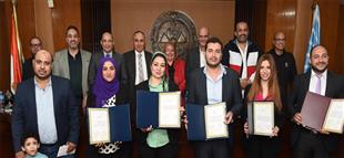 تسليم جوائز الدكتورة نوال عمر للفائزين بحضور سلامة وثابت وميري 