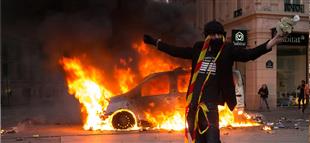 حرق السيارات.. عنوان أعمال الشغب في فرنسا