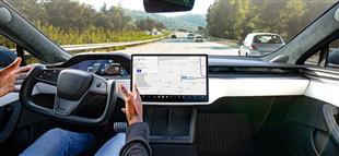 ماذا يمكن أن يقدم «كمبيوتر تسلا العملاق» في تطوير السيارات ذاتية القيادة؟