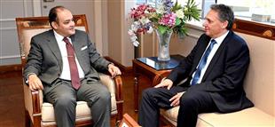 الرئيس التنفيذي لـ«مرسيدس بينز إيجيبت» بعد لقاء وزير الصناعة: نولي اهتماماً كبيراً للتوسع بالسوق المصري