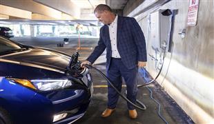 هل تنهي السيارات الكهربائية التواجد الأمريكي في عالم صناعة السيارات؟