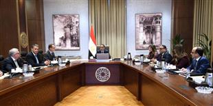 خلال لقاء مع مدبولي.. مرسيدس تبحث عن فرص الاستثمار بقطاع السيارات الكهربائية في مصر