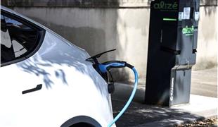 فرنسا توقف الدعم على السيارات الكهربائية 