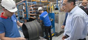 مدبولي: مصنع بيراميدز في بورسعيد بدأ في إنتاج إطارات بمقاسات من (14 - 16).. وسيغطي 25% من حجم الطلب المحلي